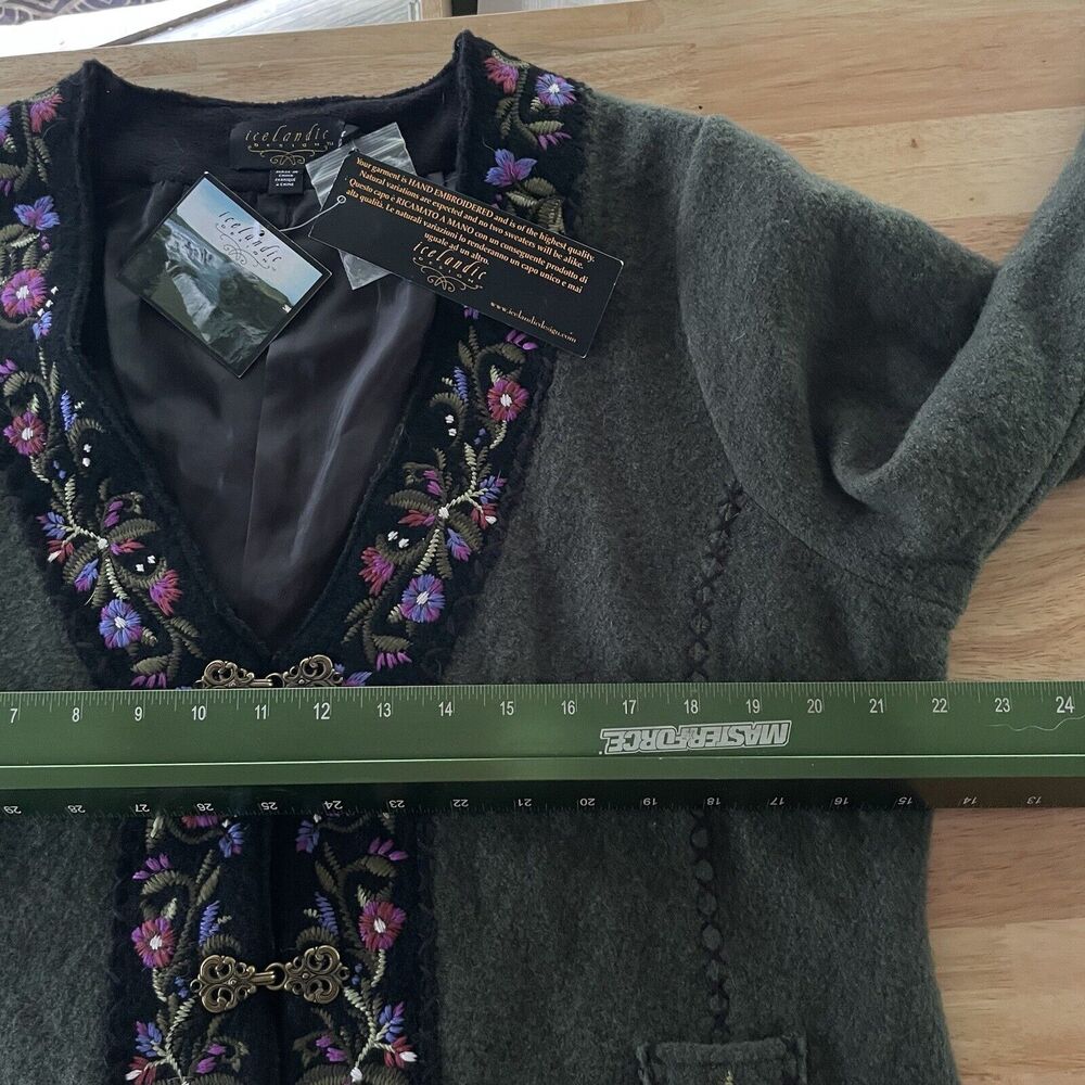 Icelandic Design Wool Blend Embroidered Floral Jacket sweater Women's XL Boho - Picture 6 of 8